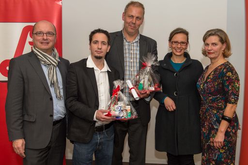 Vizepräsident Mag.pharm. Thomas Veitschegger
(Österr. Apothekerverband), Nachwuchspreisträger Christoph Steiner
Hauptpreisträger Andreas Jölli, Vizepräsidentin Mag.pharm. Monika
Aichberger (OÖ Apothekerkammer), Präsidentin Mag.pharm. Dr. Ulrike
Mursch-Edlmayr (OÖ Apothekerkammer).