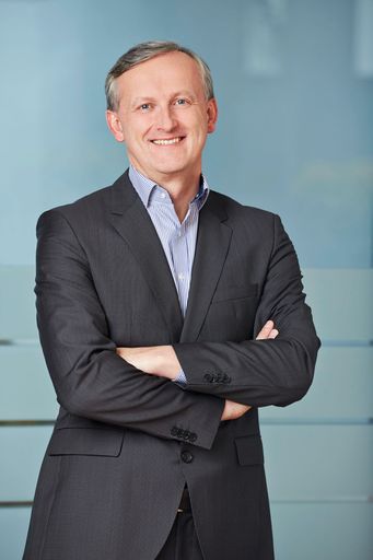 Vorschau Bild von Für Alexander Deopito, Vorsitzender der
Geschäftsleitung von Lidl Österreich, ist der Lidl-Mindestlohn auch
ein Dankeschön an alle Mitarbeiterinnen und Mitarbeiter von Lidl
Österreich für das kontinuierliche Wachstum in den letzten 15
Jahren.