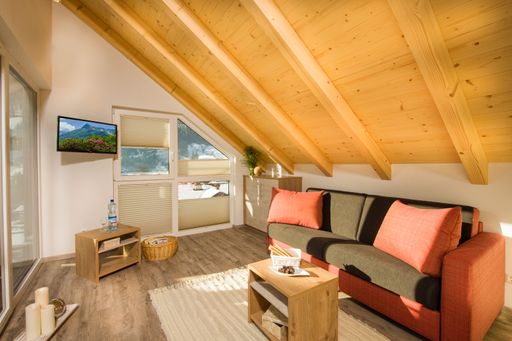  5 der 14 Appartements sind zweistöckige Penthouse - Wohnungen,
welche über 3 Schlafzimmer, 2 Badezimmer, Wohnzimmer, Küche sowie
eine großzügige Dachterrasse verfügen. Hier sollen keine Wünsche der
Gäste offen bleiben