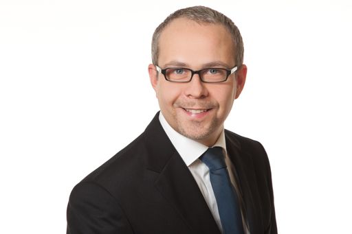  "Der Lehrgang vermittelt Führungskompetenzen und richtet seinen
Fokus auf betriebswirtschaftliche Aufgabenstellungen im Spa.",
Lehrgangsleiter Stefan Nungesser