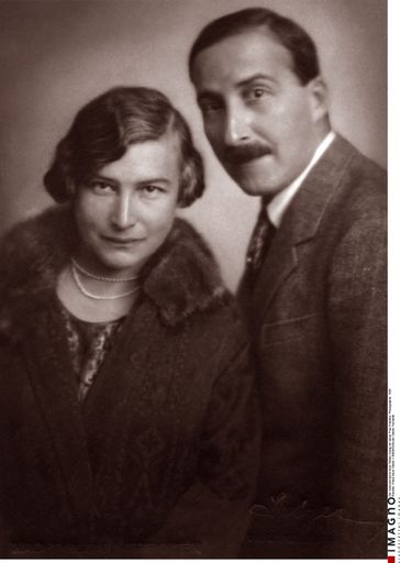 Franz Xaver Setzer (1886-1939), Der Schriftsteller
Stefan Zweig mit seiner Frau Friderike,1927, Fotografie,
Silbergelatineabzug,13,3 x 8,4 cm, Photoarchiv Setzer-Tschiedel -
Bild zur Franz Xaver Setzer Präsentation im Leopold Museum - Die 
Pressebilder sind in Zusammenhang mit der Berichterstattung zur 
Ausstellung honorarfrei zu verwenden.The press images are intended 
solely for unremunerated use in the context of exhibition reports.