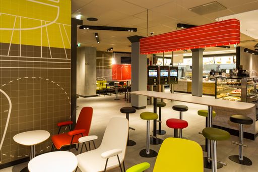 Vorschau Bild von Das McDonald's Restaurant in Wien Favoriten
präsentiert sich nach seinem Umzug mit einem neuen, erstmals in
Österreich umgesetzten Design.