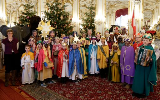 Vorschau Bild von Sternsinger/innen aus dem ganzen Land brachten die
Hofburg zum Klingen.