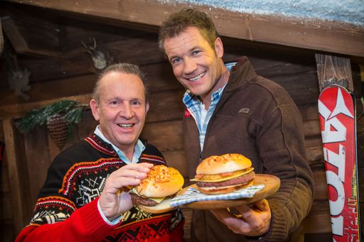 Armin Assinger und Robert Seeger präsentieren die
Highlights der diesjährigen Hüttengaudi bei McDonald's Österreich.