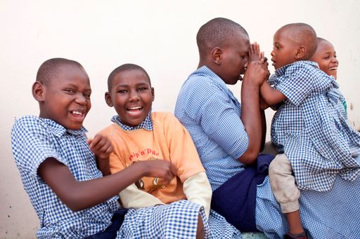 Vorschau Bild von Rose kann nun die Schule besuchen. Abdruck im
Rahmen der Berichterstattung zur Dreikönigsaktion honorarfrei.