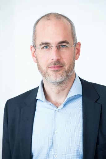 Matthias Stöcher, seit Oktober 2000 im STANDARD tätig, war bisher
für den Aufbau der Onlinevermarktung verantwortlich und hat nun die
Verantwortung für den gemeinsamen Anzeigenverkauf (Print und Online)
übernommen.