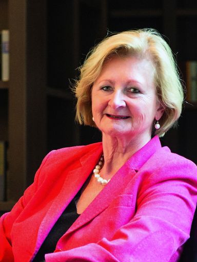  Eva Bertsch kann auf eine 25-jährige
Spezialisierung auf Executive Search sowie auf ein wertvolles
nationales und internationales Kontaktnetzwerk zurückgreifen. Mit
dem neuen Auftritt von eva bertsch consulting unter der Marke ebc -
efficient business careers leistet sie gemeinsam mit ihren
Kolleginnen wertvolle Arbeit für den touristischen Arbeitsmarkt.
