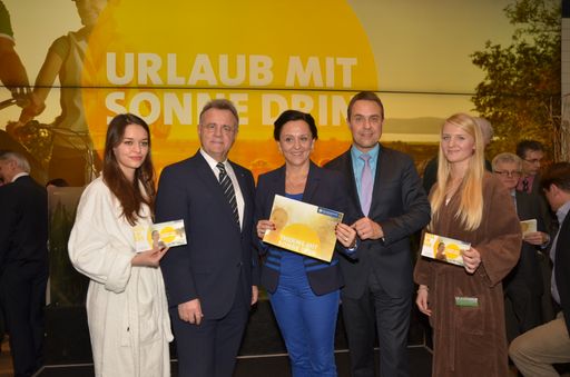 Die beiden Präsidenten von Burgenland Tourismus
Landeshauptmann Niessl, Landesrätin Mag. Resetar und Burgenland
Tourismus Direktor Baier eröffnen den Burgenland Stand bei der
Wiener Ferienmesse.