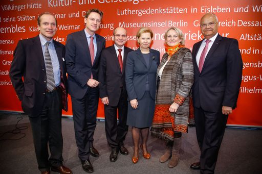  Reisen und Auto gehören zusammen, weit über 40 %
der Gäste auf der Großglockner Hochalpenstraße - der "Visitenkarte
Österreichs" - kommen aus Deutschland.