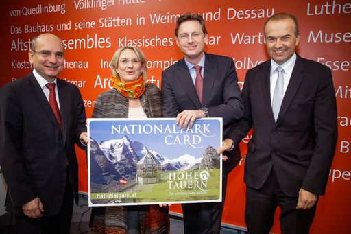 Vorschau Bild von Mit der "Nationalpark-Card" über die
Großglockner Hochalpenstraße zum höchsten Berg Österreichs, dem
Großglockner (3.798m), Blick von der Kaiser-Franz-Josefs-Höhe
(2.369m), inmitten des größten Nationalpark Mitteleuropas, dem NP
Hohe Tauern.