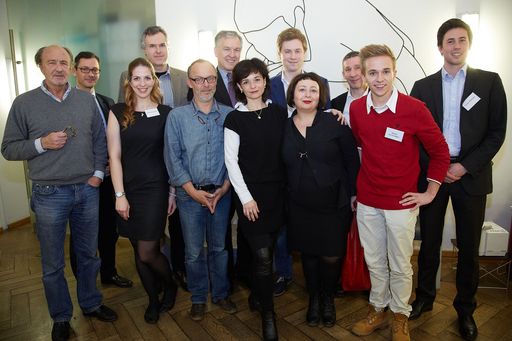 http://www.apa-fotoservice.at/galerie/5030 Im Bild
v.l.n.r.: 1. Reihe: Moderator Miguel Herz-Kestranek, Erzählerin
Anika Nussgraber, Moderator Fabian Eder, Moderatorin Katharina
Stemberger, Moderatorin Julya Rabinowich, Erzähler Markus
Kirchschlager - 2. Reihe: Richard Kühnel, Leiter der Vertretung der
Europäischen Kommission in Wien; Moderator Christoph
Thun-Hohenstein; Botschafter Martin Eichtinger, Leiter der
Kulturpolitischen Sektion im Bundesministerium für europäische und
internationale Angelegenheiten; Erzähler Stefan Windberger;
Moderator der öffentlichen Diskussion Dr. Wolfgang Böhm; Die Presse
Erzähler Joseph Waldstein