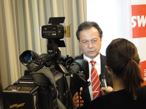 Vorschau Bild von Interview beim Pressegespräch des Sozialdemokratischen
Wirtschaftsverbandes Niederösterreich am 22.01.2014 in St. Pölten:
"Weg mit dem Belastungsdruck - weil Unternehmen Zukunft schaffen"