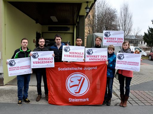  Die SJ Steiermark und die SJG Kärnten fordern die sofortige
Entfernung des Schildes