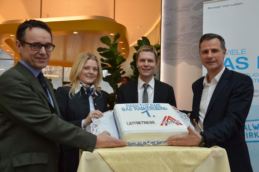 Vorschau Bild von v.l.n.r.: Mag. Josef Sommer (Bürgermeister),
Mag. Monica Rintersbacher (GF Leitbetriebe Austria), Dr. Patrick Sax
(GF Beteiligung) und Mag. Siegfried Feldbaumer (GF Parktherme)