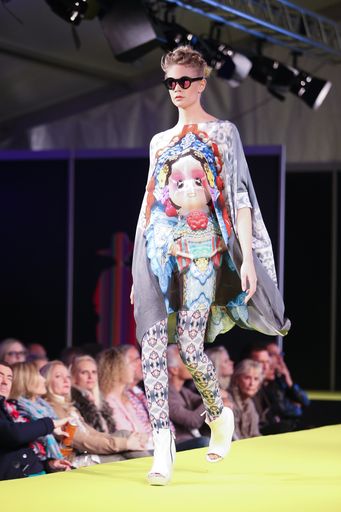 Vorschau Bild von Rieger Fashion zeigt bei der Altstadt Salzburg
Fashion Night junge flippige Mode.