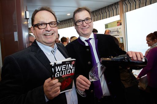 http://www.apa-fotoservice.at/galerie/5034 Im
Bild v.l.n.r.: Walter Tucek (Herausgeber Wein Guide) und Wolfgang
Schmid (Herausgeber Wein Guide)