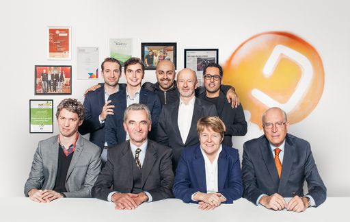 Management Team und Investoren der Whatchado GmbH. Im Bild: obere
Reihe v.l.n.r.: Lucanus Polagnoli (CFO), Kambis Kohansal-Vajargah
(CMO), Ali Mahlodji (CEO), Johann Hansmann, Jubin Honarfar (CCO)
untere Reihe v.l.n.r.: Lukas Püspök, Peter Püspök, Brigitte Ederer,
Claus Raidl