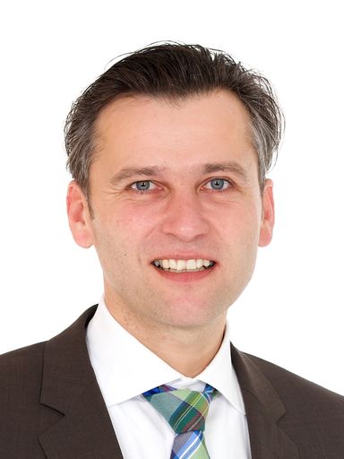 Ing. Bernhard Auer verstärkt seit 1.1.2014 die
Führung der w&p Zement GmbH