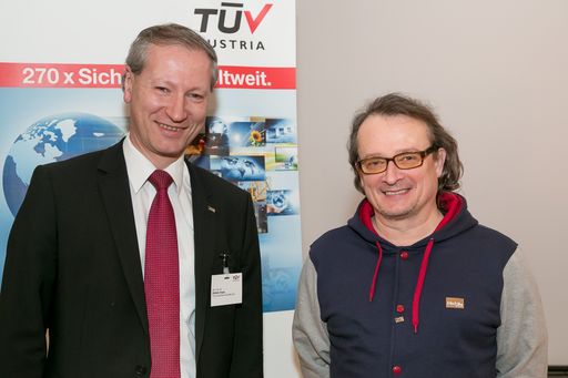 http://www.apa-fotoservice.at/galerie/5061 Im Bild
vlnr: Dr. Stefan Haas (CEO TÜV AUSTRIA Gruppe), Mag. Bernhard
Heinzlmaier (Vorsitzender Institut für Jugendkulturforschung)