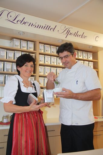  Unter Anleitung von Kräuterpädagogen können
individuell die richtigen Kräuter ausgesucht werden