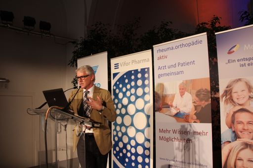  Prim. Dr. Peter Zenz, Vorstand der orthopädischen
Abtlg. am Otto Wagner Spital