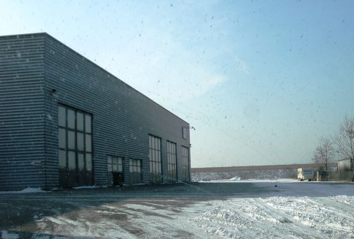 Vorschau Bild von Die Immobilienrendite AG vermietet Büros, Hallen und Parkplätze
an Autovermieter in unmittelbarer Nähe zum Flughafen.