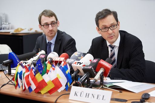  http://www.apa-fotoservice.at/galerie/5093 Im Bild
v.l.n.r. Mag. Daniel Schönherr, Autor des Nationalen
Eurobarometer-Berichts für Österreich und Mag. Richard Kühnel,
Vertreter der EU-Kommission in Österreich