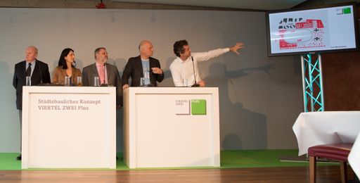 Vorschau Bild von Pressekonferenz "Städtebauliches Konzept VIERTEL
ZWEI Plus" am 26.02.2014, v.l.n.r. Anton Gaal, Präsident des Wiener
Trabrennvereins; Mag. Sabine Ullrich, Geschäftsführerin IC
Projektentwicklung GmbH; Karlheinz Hora, Bezirksvorsteher
Leopoldstadt; GR Mag. Christoph Chorherr, Geschäftsgruppe
Stadtentwicklung, Verkehr, Klimaschutz, Energieplanung und
BürgerInnenbeteiligung; Arch. DI Bernd Vlay, STUDIOVLAY