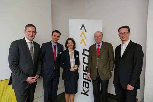 http://www.apa-fotoservice.at/galerie/5120 Im Bild
v.l.n.r.: Florian Rotberg invidis consulting GmbH, Mag. Jochen
Borenich COO Vertrieb, Marketing und Internationales von Kapsch
BusinessCom, Dr. Stephan Mayer-Heinisch Präsident Handelsverband und
SMH Consulting Gründer, Hannes Lindner Gf. Standort + Markt
Beratungsgesellschaft
