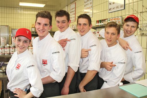 Vorschau Bild von strahlende Gewinner: Sabrina Ottermayer, Aaron
Priewasser, Stefan Kirchgasser, Klaus Knapp und Mathias Riepl