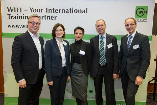 Wien - http://www.apa-fotoservice.at/galerie/5143/
Im Bild v.l.n.r.: Christian Rebernig (Managing Partner PNO CEE at
PNO CEE BV), Beáta Földváry (WIFI Ungarn), Karin Bauer (Der
Standard), Mag. Anton Aufner (Leiter Wifi International), Raimund
Lainer (Spar International)