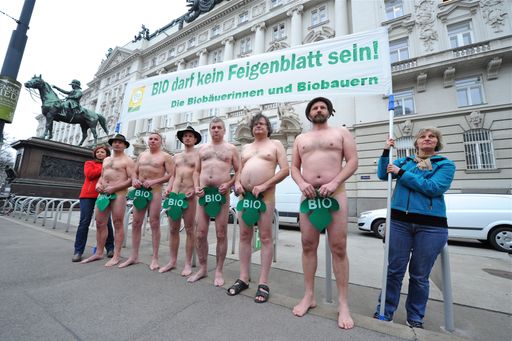  Biobauern protestieren vor dem
Landwirtschaftsministerium gegen geplante Kürzungen im
Agrarumweltprogramm.