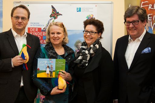Im Bild v.l.n.r.: Univ. Prof. Mag. Dr. Markus
Hengstschläger, Monika Riha, StS a.D. Christine Marek, Prof. Dr.
Günter Friesenhahn