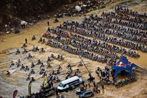 Gipfeltreffen der Motorrad Offroad Weltelite beim
Red Bull Hare Scramble 2014