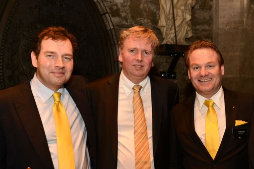  Mark Oliver Schreiter (Geschäftsleitung ERCO) , Tim
Henrik Maack (Geschäftsleitung ERCO), Gunther Hampel
(Geschäftsführer Österreich+Central Europe)