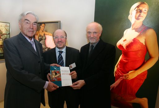  http://www.apa-fotoservice.at/galerie/5151 Im Bild
v.l.n.r.: Beppo Mauhart (Präsident der Wirtschaftsinitiative Neues
Künstlerhaus (WINK)), Horst Szaal (Präsident des Verbandes
Österreichischer Antiquitäten- und Kunsthändler) und Michael Fuchs
(Künstler)