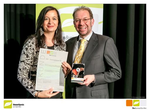 Ulli Sima, Stadträtin für Umwelt der Stadt Wien,
und Peter Eitzenberger, CSR-Beauftragter und Prokurist der VBV -
Vorsorgekasse AG