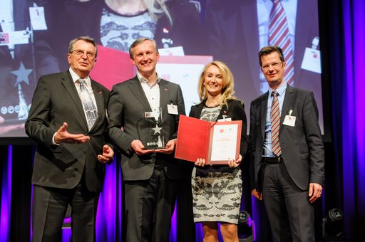 Erich Laminger (Geschäftsführer von Great Place to
Work Österreich), Alexander Deopito (Vorsitzender der
Geschäftsleitung von Lidl Österreich), Lydia Kaltenbrunner
(Geschäftsbereichsleiterin Personal von Lidl Österreich) und Andreas
Schubert (Gesellschafter von Great Place to Work Österreich)
(v.l.n.r.)