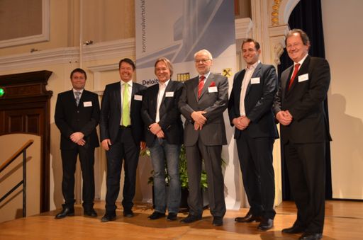 Vorschau Bild von Im Bild vlnr: Mag. Robert Wurth,
Raiffeisen-Leasing; Mag. Gerhard Marterbauer, Deloitte Österreich;
Dipl.-Ing. Wolfgang Poppe, VASKO+PARTNER INGENIEURE; Dr. Erhard
Busek, Vizekanzler a.D. Mag. Wolfgang Kainzmeier, STRAUSS & PARTNER
Development GmbH; Ing. Josef Stadlinger, Siemens AG Österreich