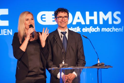 Vorschau Bild von Moderatorin Nina Kraft im Interview mit Dipl. Ing.
(FH) Oliver Dahms