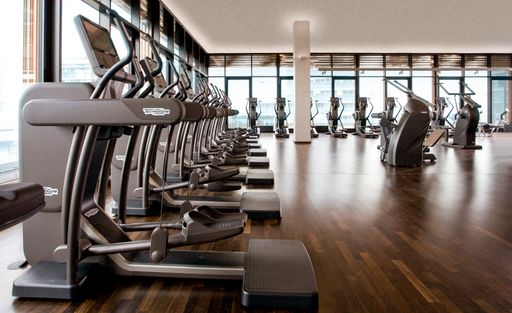 Vorschau Bild von Modernste Fitnessgeräte mit TV, Internet, USB- und iPhone
Anschluss.