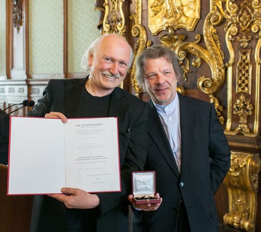 Palais Niederösterreich, Wien, Verleihung:
Österreichisches Ehrenkreuz für Wissenschaft und Kunst I. Klasse am
25. März 2014 an Lois Lammerhuber, Sektionschef Dr. Michael P. Franz