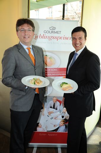 Herbert Fuchs, Geschäftsführer GOURMET (rechts im
Bid ) und Dr. Dieter Scharitzer, Geschäftsführer Gallup-Institut
(links im Bild), präsentieren eine Umfrage zum Thema Essen am
Arbeitsplatz in KMUs und das neue Menüservice
GOURMET-Lieblingsspeisen, das GOURMET speziell für KMUs entwickelt
hat.