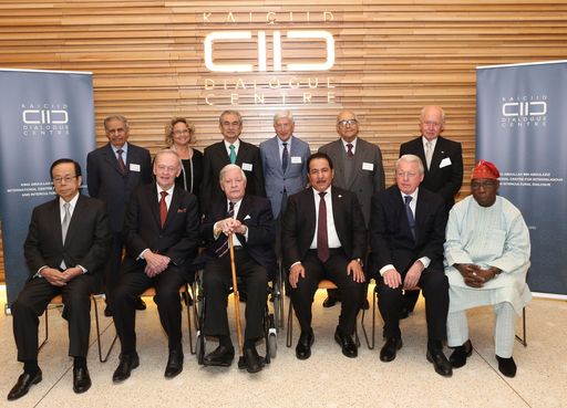  http://www.apa-fotoservice.at/galerie/5236 Im Bild
v.l.n.r.: Stehend: Sheikh Abdul Aziz Al-Quraishi (former Central
Bank Governor of Saudi Arabia), Claudia Bandion-Ortner (KAICIID
Deputy Secretary General), Tun Abdullah Haji Ahmad Badawi (former
Prime Minister of Malaysia), Andries van Agt (former Prime Minister
of the Netherlands), Abdul Salam Majali (former Prime Minister of
Jordan), George Vassiliou (former President of Cyprus), Sitzend:
Yasuo Fukuda, (former Prime Minister of Japan), Jean Chrétien
(former Prime Minister of Canada), Helmut Schmidt (former Chancellor
of Germany), Faisal Bin Muaammar (KAICIID Secretary General), Franz
Vranitzky (former Chancellor of Austria), Olusegun Obasanjo (former
President of Nigeria)