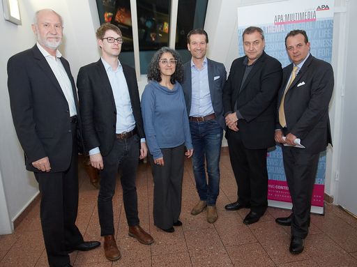  Im Bild v.l.n.r. Robert Ludwig (NextiraOne),
Hermann Moser (Evolaris), Hilda Tellioglu (TU Wien), Oliver Krizek
(NAVAX), Manfred Tscheligi (Universität Salzburg & AIT) und Thomas
Stern (Moderator)