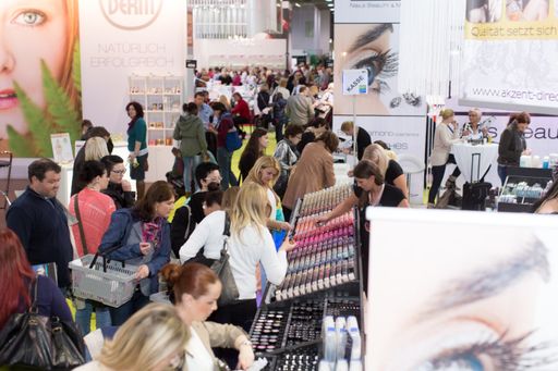 Frühjahrstrends für Kosmetiker, Nageldesigner und
Fußpfleger