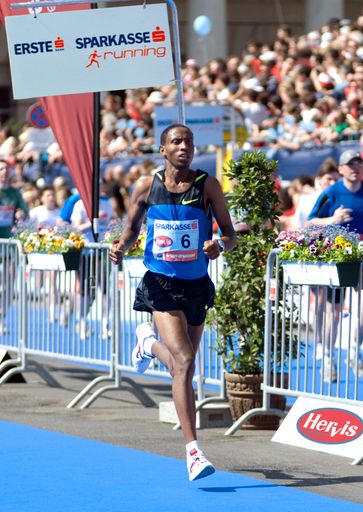 Getu Feleke, hier Debütant beim Vienna City
Marathon 2009, kommt am 13. April als Top-Favorit mit einer
Weltklassezeit an den Start.