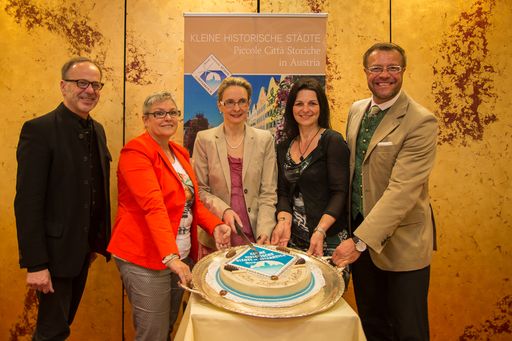  Tourismusprofis KHS : Heinz Mitteregger
(Judenburg) , Dorli Weberitsch (Bad Radkersburg) Eva Pötzl (Steyr)
Karoline Straner ( Judenburg ) Robert Herzog (Bad Ischl).