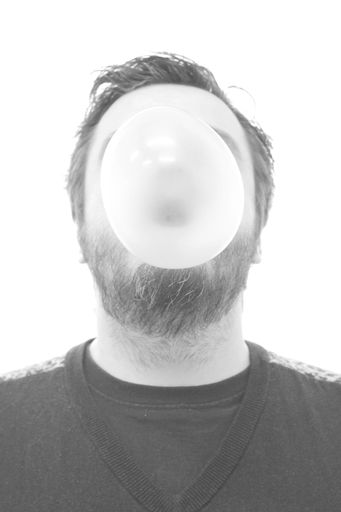 Ausstellungseröffnung "everything you do is a
balloon" von Martin Sturm am Freitag, den 4. April um 19.00 Uhr in
den Schaukasten, Märzstraße 67, 1150 Wien