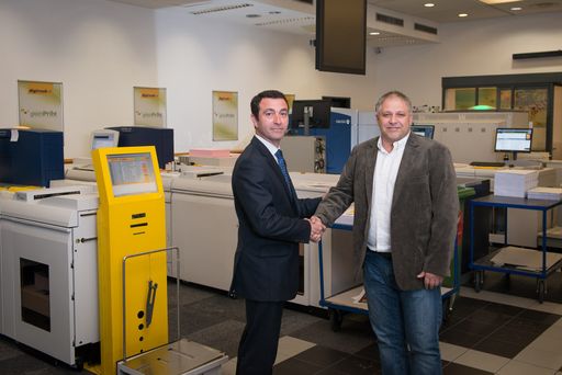 v.l.n.r.: Alberto Ortiz Rodrigues (General Manager, Xerox Europe
GCO) und Michael Gitzi (Geschäftsführer digiDruck)